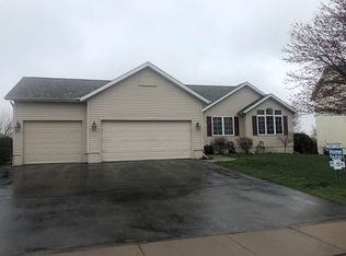 2415 Plymouth St, Marion, IA 52302