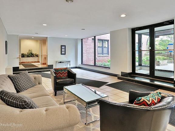 2nd image of 10 Franklin Ave APT 3P
