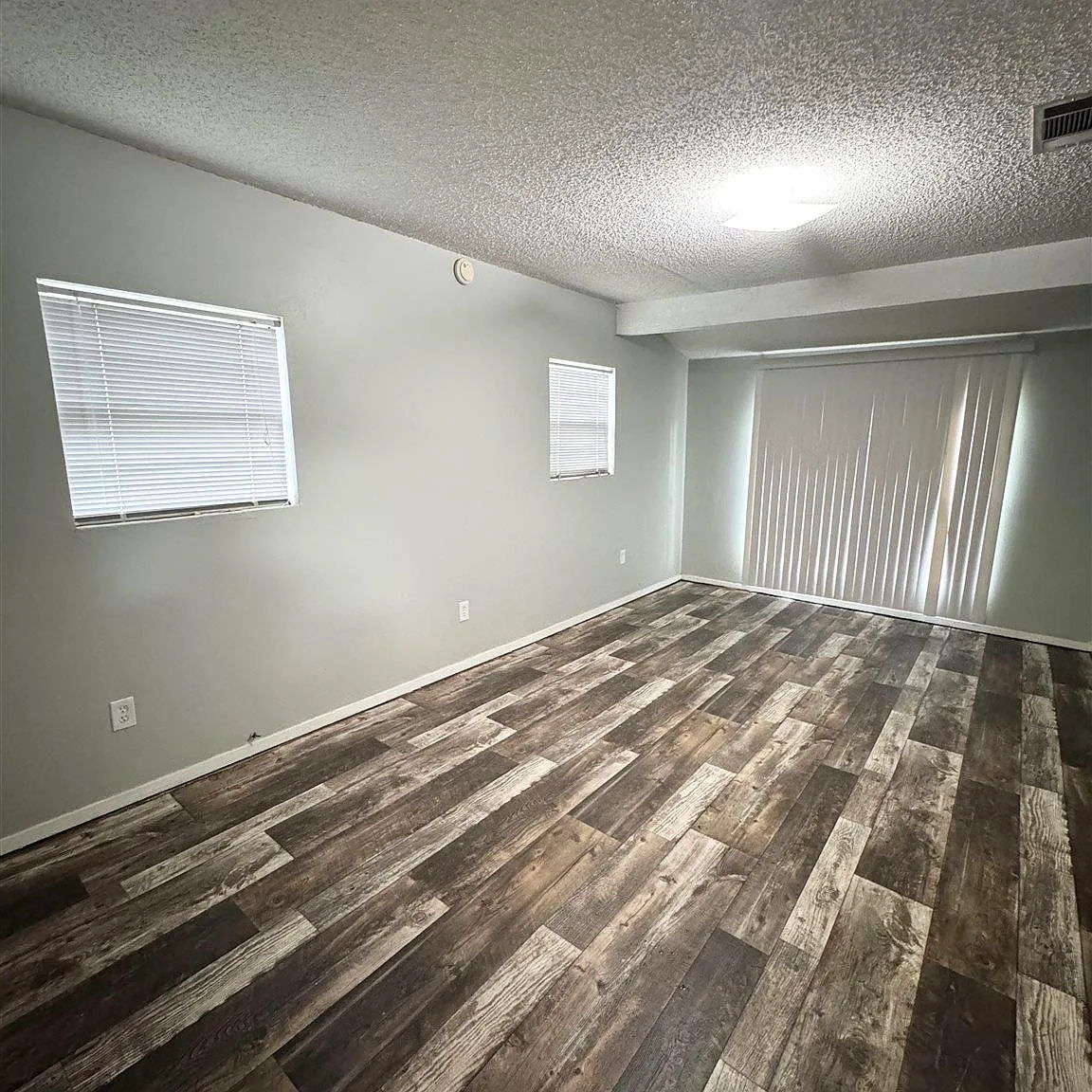 3 bed, 1252 sqft, $1,600 — Photo 4