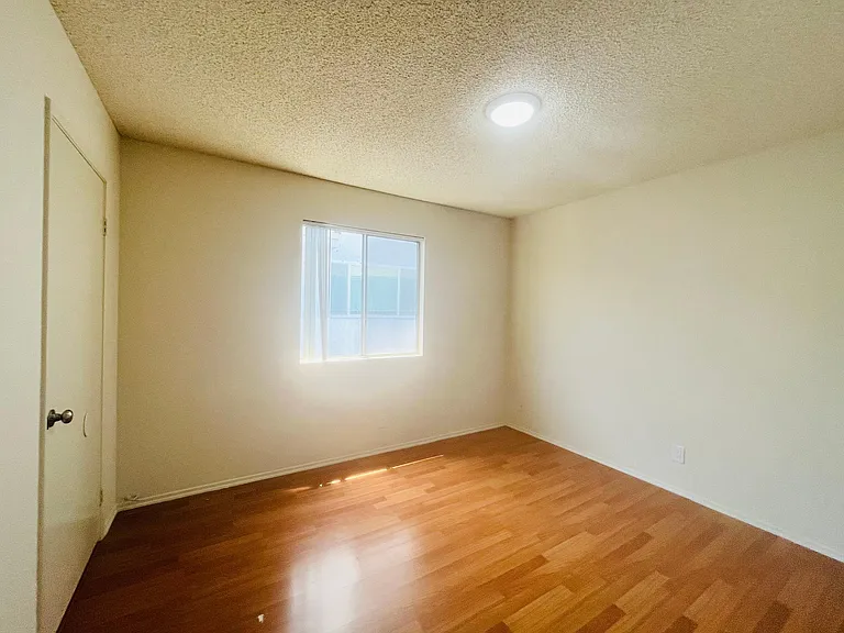 237 N Rosemont Ave #5 — Photo 8