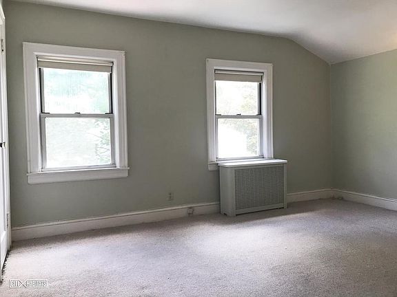4th image of 6355 Ellwell Cres #2