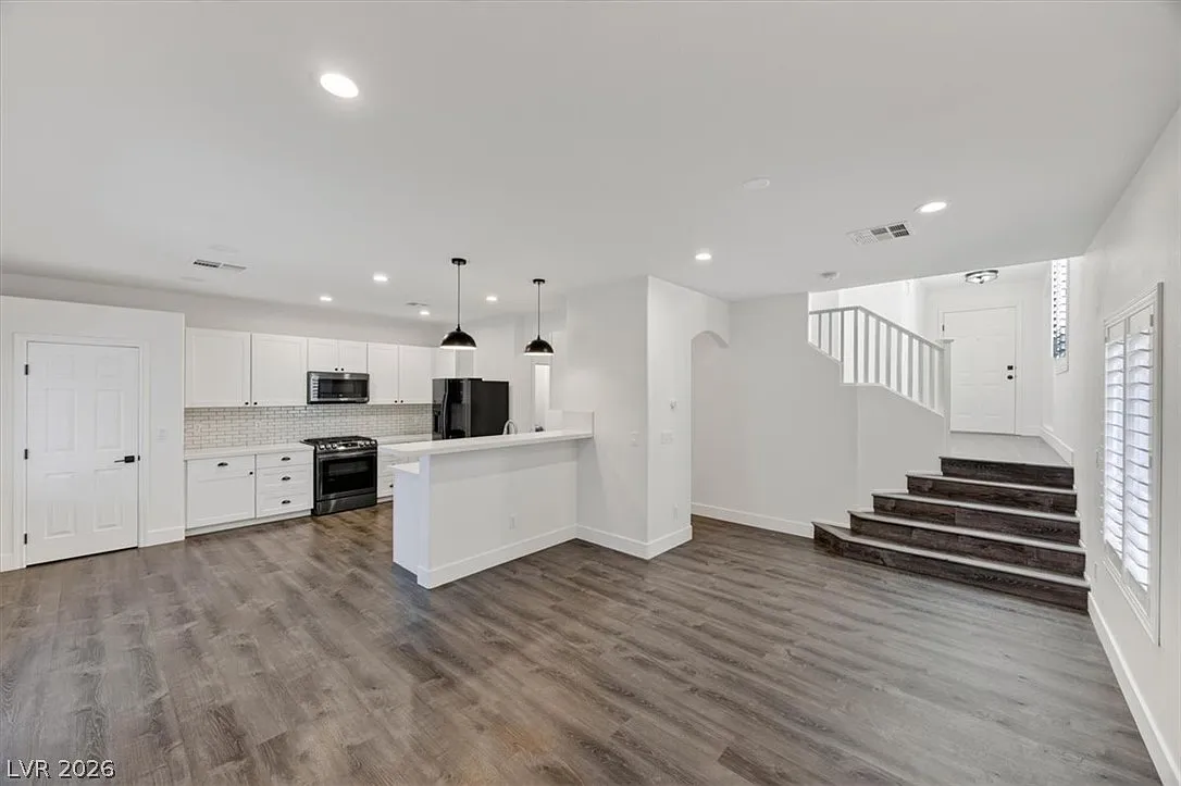 3 bed, 2.5 bath, 1745 sqft, $3,499 — Photo 2