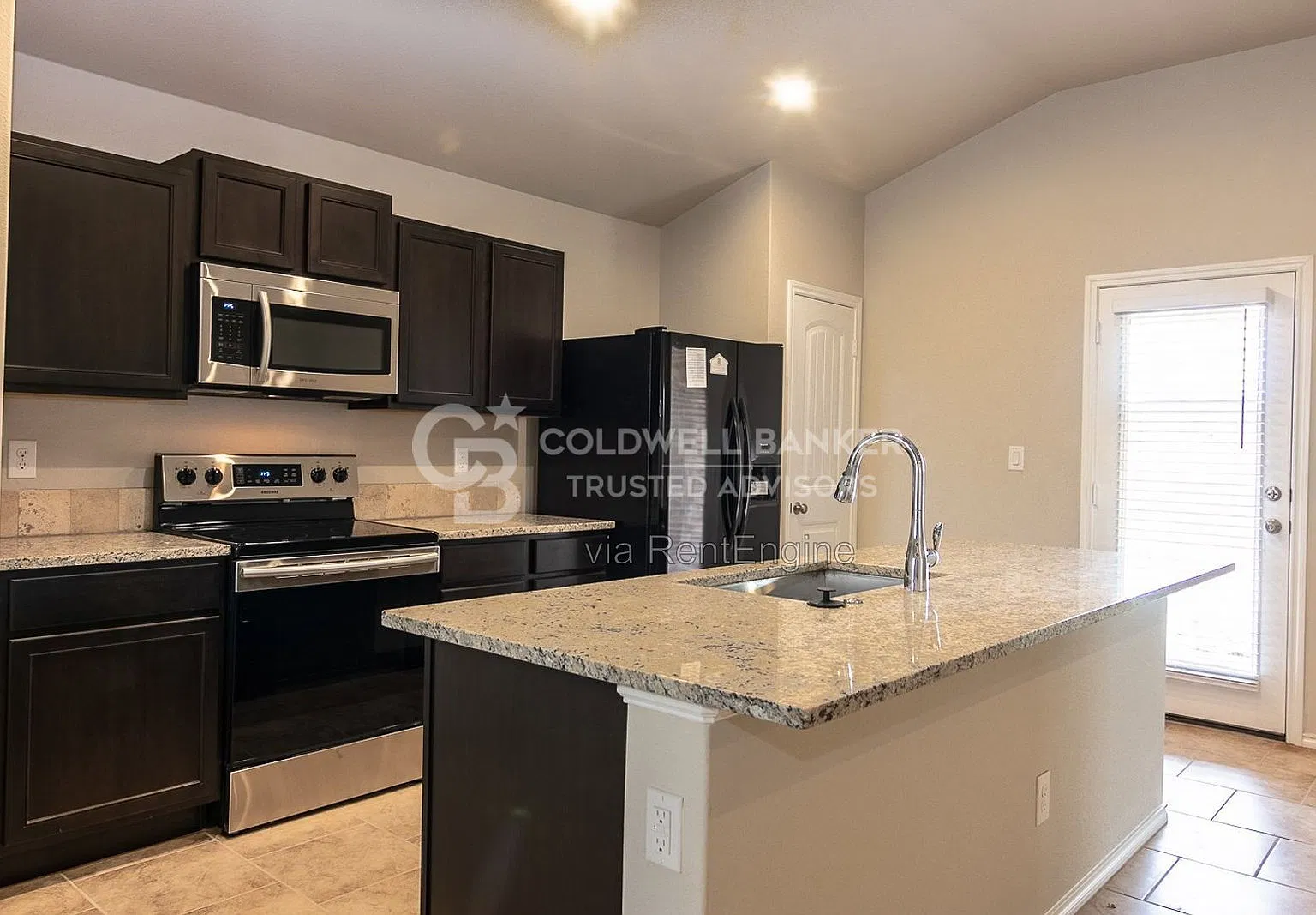 3 bed, 2.0 bath, 1350 sqft, $1,600 — Photo 4