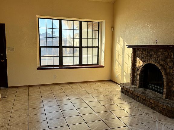 3rd image of 1104 Desierto Seco Dr