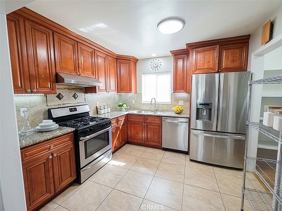 5th image of 726 S Halladay St