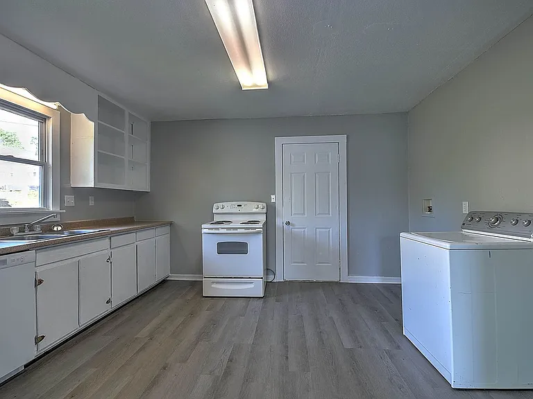 304 N Hardin St — Photo 3