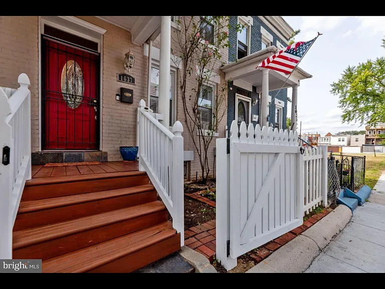1637 Kramer St NE — Photo 9