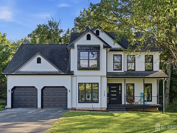 2nd image of 113 Oakdale Rd