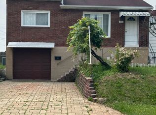 302 Meadowlark Ln, West Mifflin, PA 15122