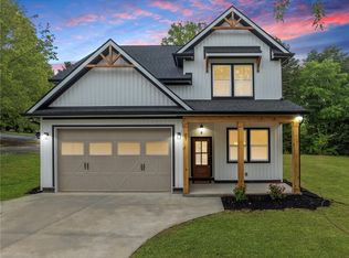 205 Fisherman Ln, Seneca, SC 29672