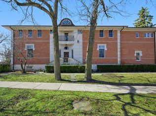 1040 Hohlfelder Rd, Glencoe, IL 60022