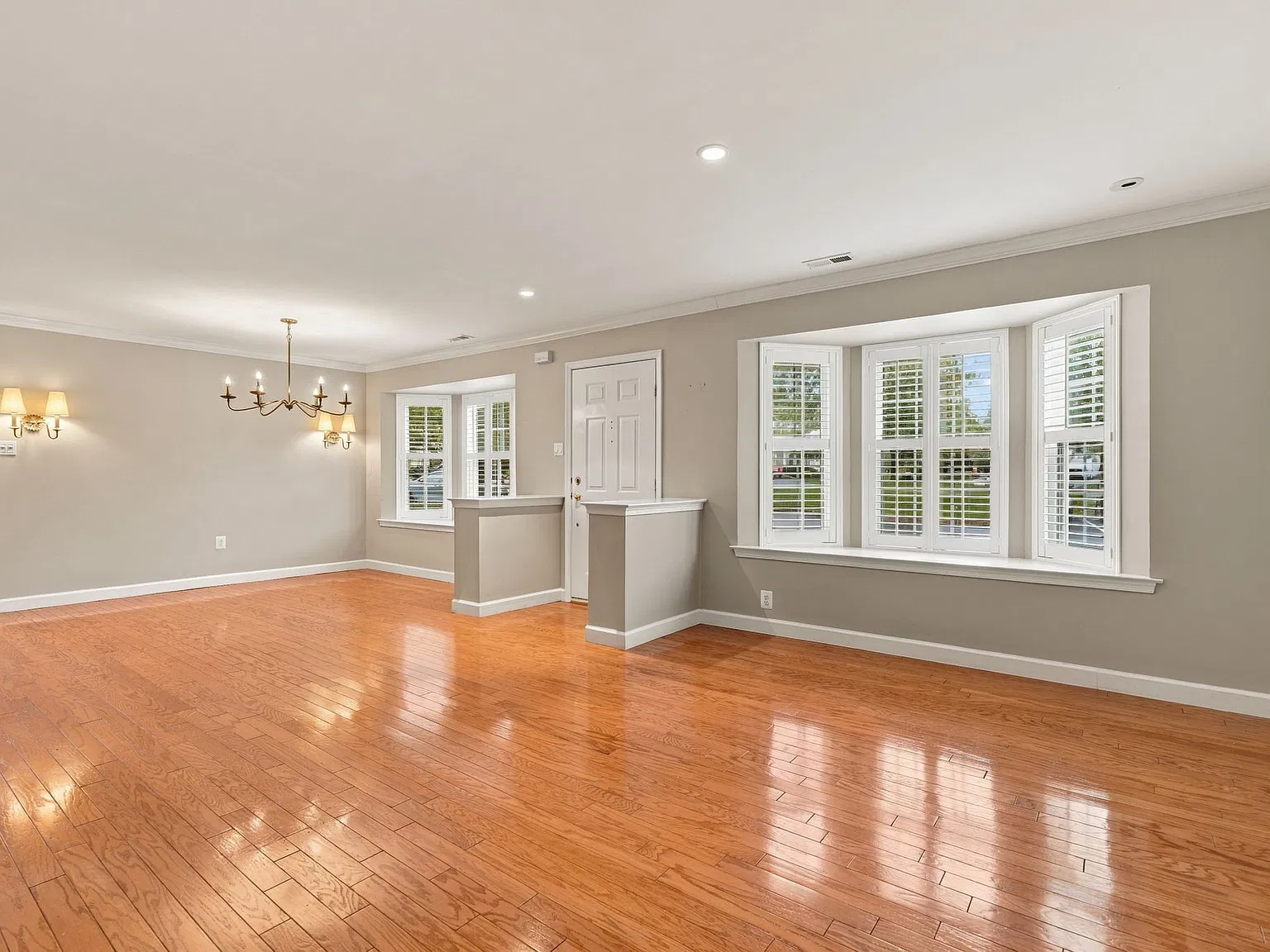 3 bed, 2.5 bath, 2604 sqft, $3,500 — Photo 3