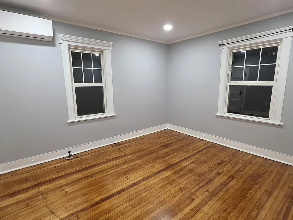 132 Hadley Ave #2