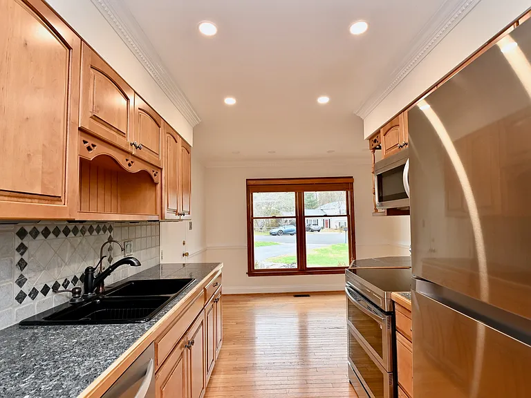 7775 Newington Woods Dr — Photo 15