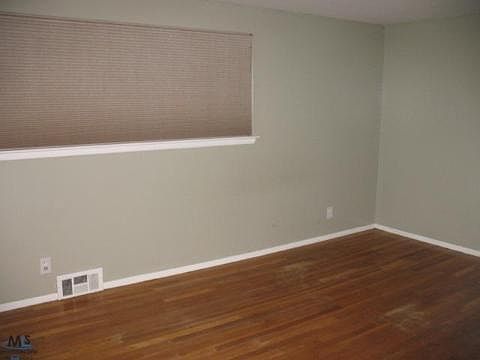 4th image of 32051 Williamsburg St
