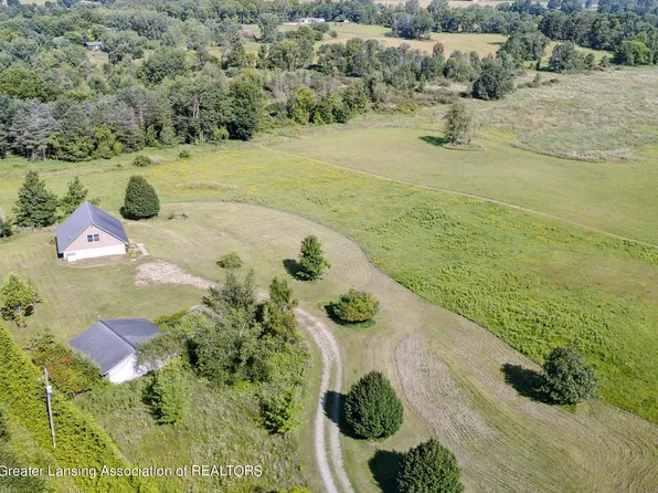 6810 Paddock Ln, Charlotte, MI 48813