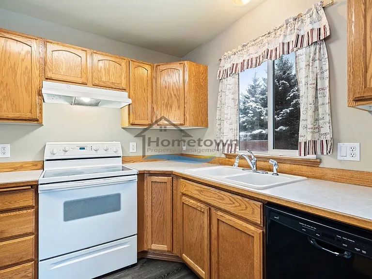 880 N Tucson St — Photo 12