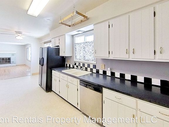 3rd image of 585 Dinwoody Cir