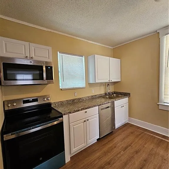 714 W 38th St — Photo 14