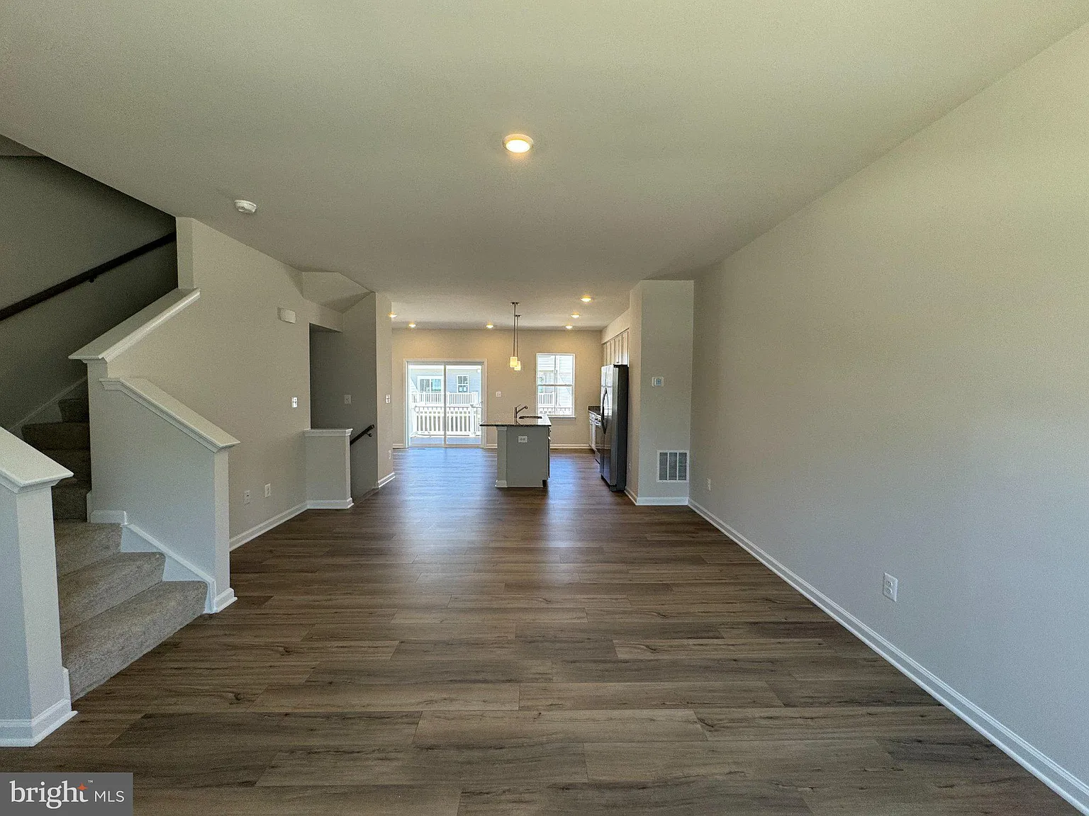 3 bed, 4.0 bath, 1784 sqft, $2,090 — Photo 3