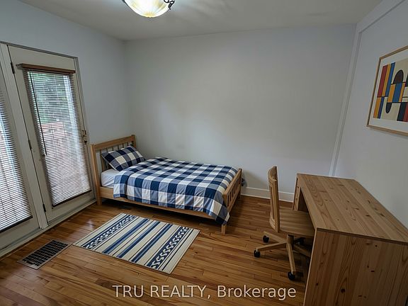 5th image of 105 Mailes Ave