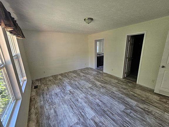 3rd image of 18 Whitaker Cir