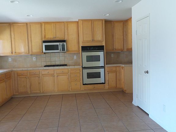 4th image of 28333 Birdie St