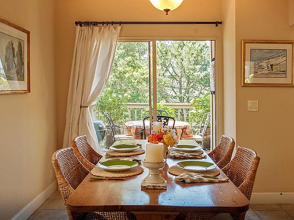 Dining room has cathedral ceiling. Opens out to deck facing Mount Tam and nature trails.
Seating for 6 to 8.