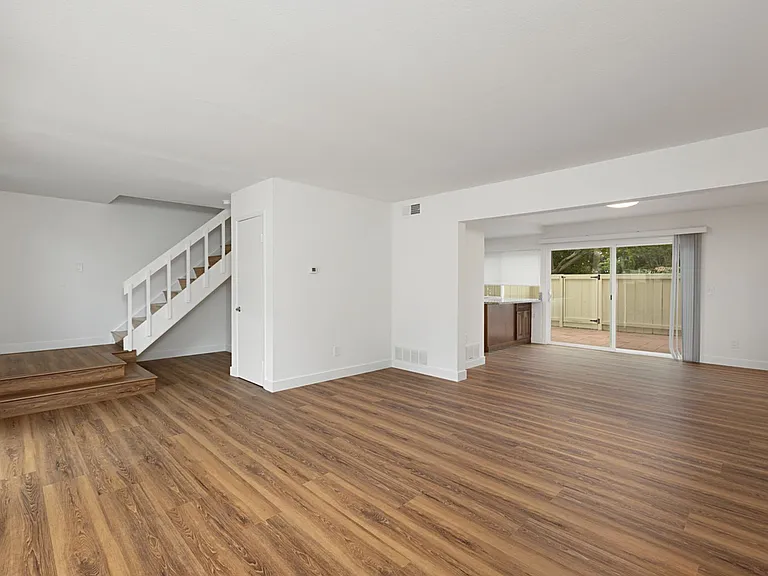 3661 Harvard Dr — Photo 4