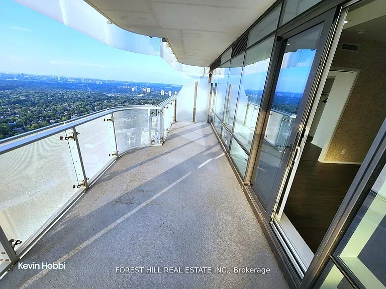 1 Bloor St E #5210 — Photo 27