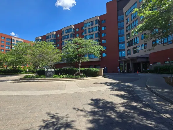90 Scottfield Dr #319, Toronto, ON M1S 5W4