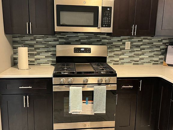 5th image of 2732 Island Ave APT A