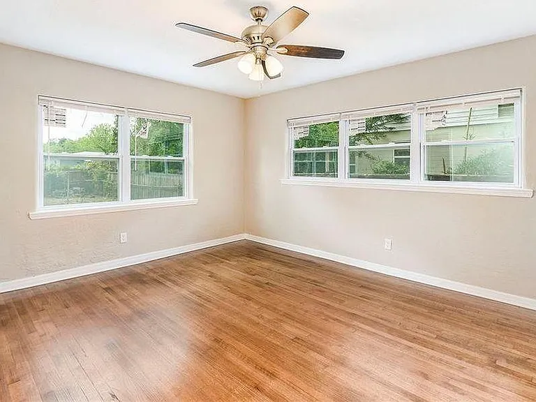 1300 Hardy Ave — Photo 13