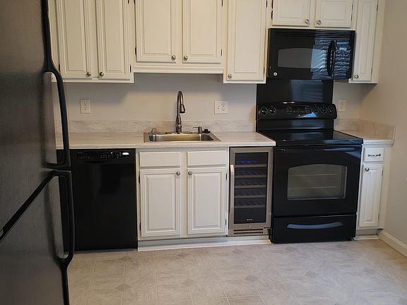 3rd image of 15 Dudley Ct