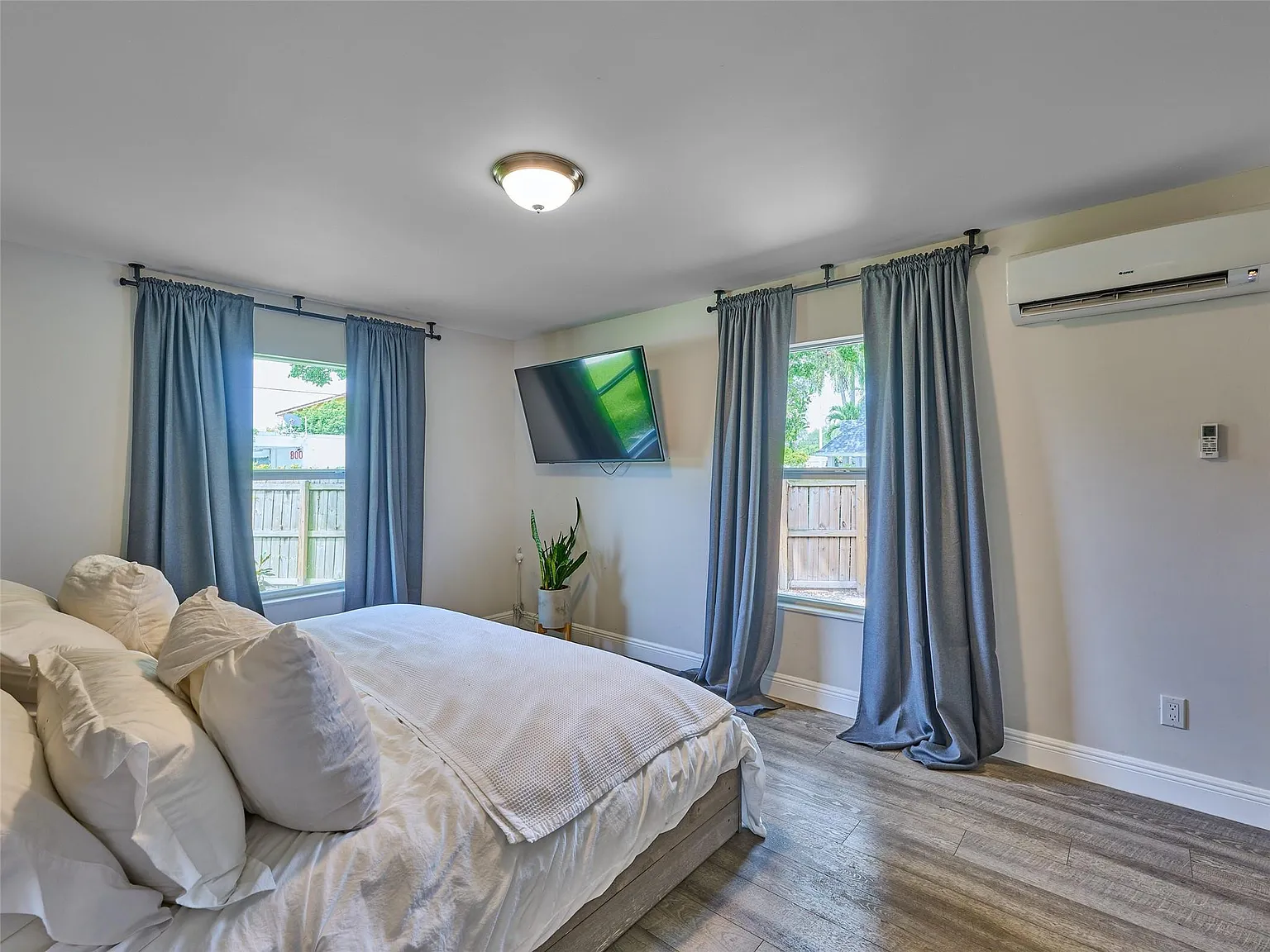 3 bed, 2.0 bath, 1643 sqft, $6,000 — Photo 3