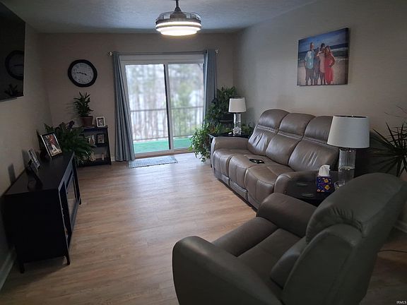 2nd image of 842 Senate Ave