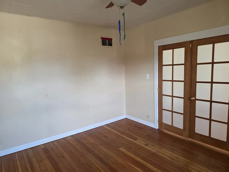 228 E 2nd St — Photo 7