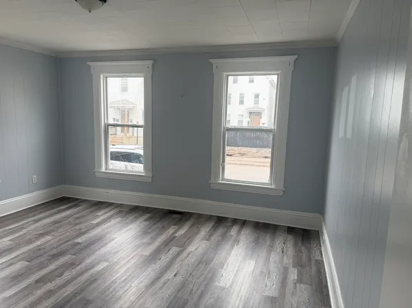 201 Auburn St #1, Manchester, NH 03103