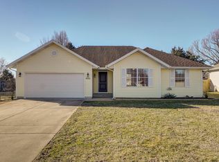 902 S Whippoorwill Dr, Strafford, MO 65757