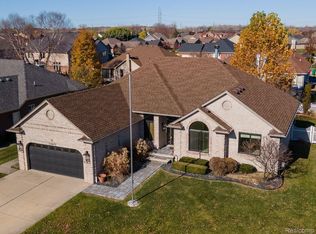 21367 Venice Dr, Macomb, MI 48044