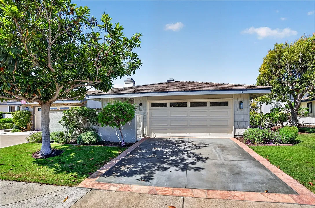 3 bed, 2.5 bath, 2460 sqft, $11,800 — Photo 1