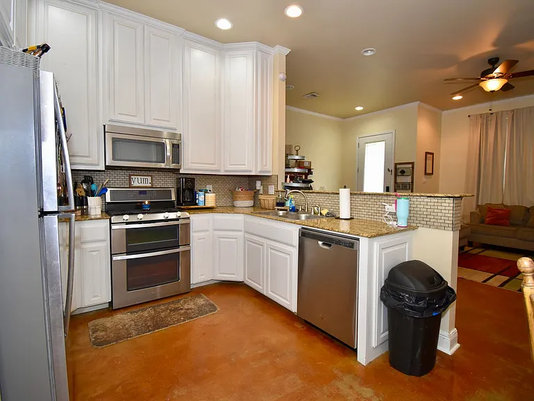 138 Markia Dr — Photo 8