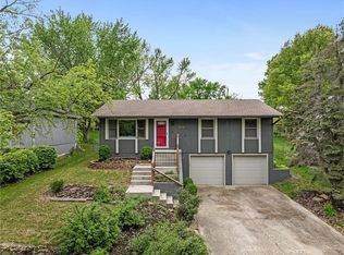 1435 N Mart Way Dr, Olathe, KS 66061