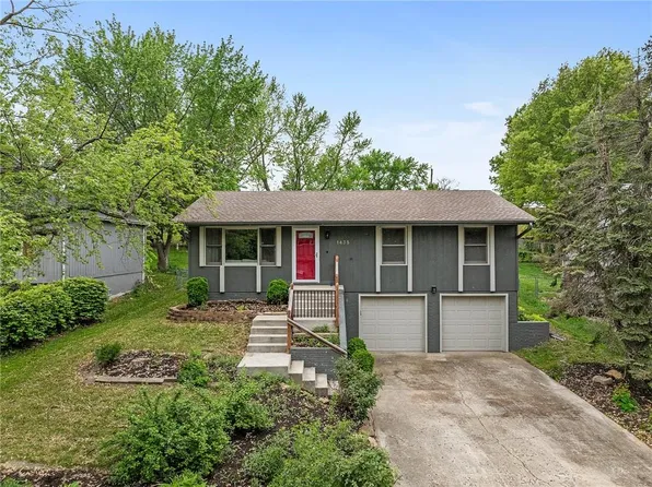 1435 N Mart Way Dr, Olathe, KS 66061