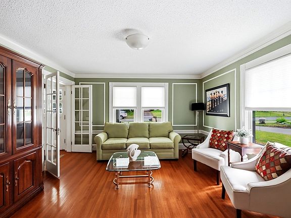5th image of 121 Farmington Ave
