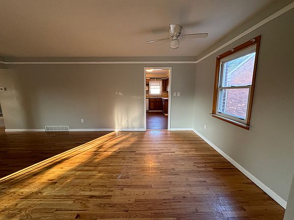 4th image of 15466 Richmond St