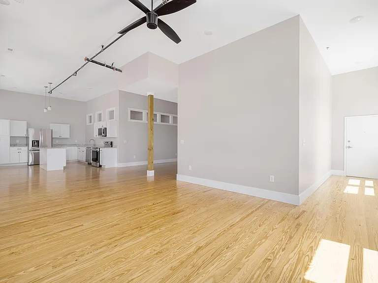 204 W State Of Franklin Rd #202 — Photo 4