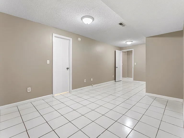 7166 Holland Ln — Photo 25