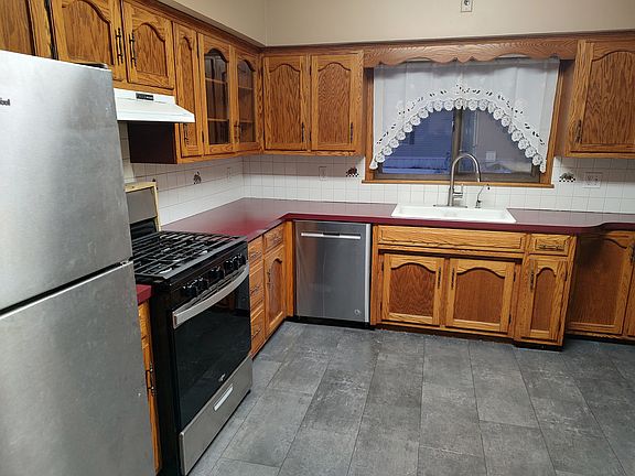 3rd image of 145 James St