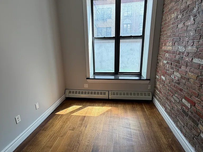 219 E 28th St #1A — Photo 3